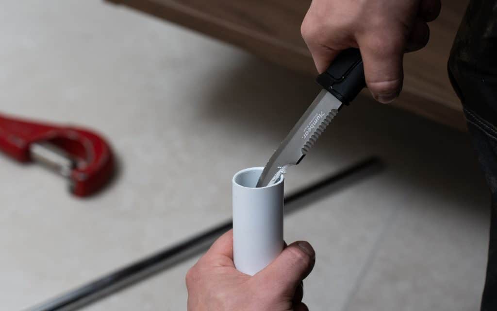 Plumbear knife in use